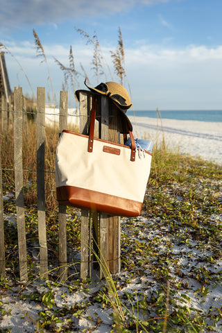SP Leather detailed tote bag at the beach